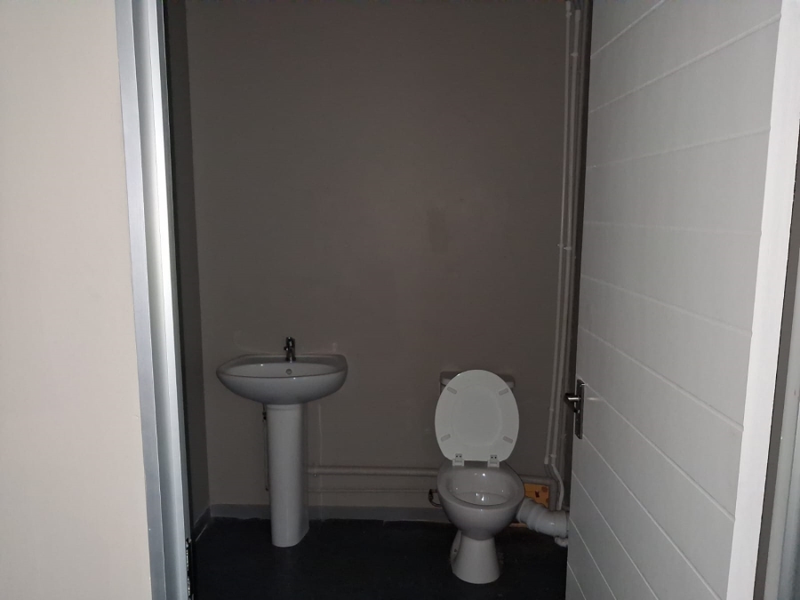To Let Commercial Property for Rent in Quigney Eastern Cape